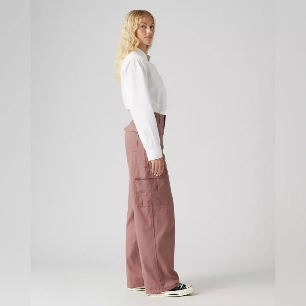 NWT Levi's Women's '94 Baggy Cargo, Rose Taupe - Picture 2 of 10